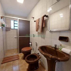 Casa com 100m², 3 dormitórios, 1 vaga, no bairro Madureira em Caxias do Sul para Alugar
