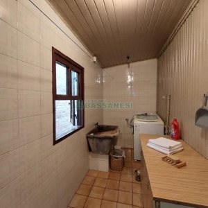 Casa com 100m², 3 dormitórios, 1 vaga, no bairro Madureira em Caxias do Sul para Alugar