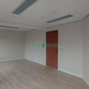 Sala com 34m², no bairro Pio X em Caxias do Sul para Alugar