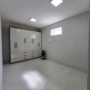 Casa com 330m², 4 dormitórios, 6 vagas, no bairro Monte Bérico em Caxias do Sul para Alugar ou Comprar