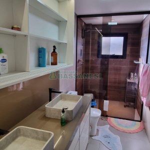 Casa com 330m², 4 dormitórios, 6 vagas, no bairro Monte Bérico em Caxias do Sul para Alugar ou Comprar