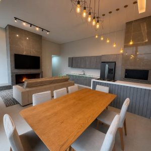Casa com 330m², 4 dormitórios, 6 vagas, no bairro Monte Bérico em Caxias do Sul para Alugar ou Comprar