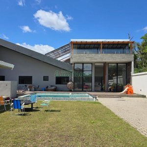 Casa com 330m², 4 dormitórios, 6 vagas, no bairro Monte Bérico em Caxias do Sul para Alugar ou Comprar