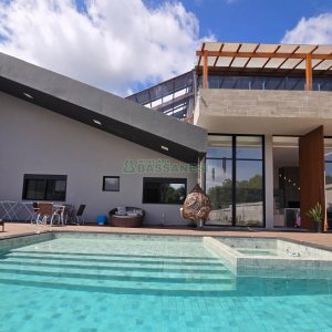 Casa com 330m², 4 dormitórios, 6 vagas, no bairro Monte Bérico em Caxias do Sul para Alugar ou Comprar