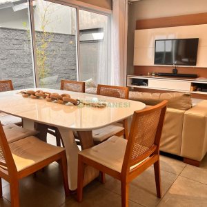 Casa com 144m², 2 dormitórios, 2 vagas, no bairro São Luiz em Caxias do Sul para Comprar
