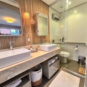 Casa com 144m², 2 dormitórios, 2 vagas, no bairro São Luiz em Caxias do Sul para Comprar