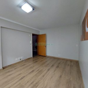Apto Mobiliado com 60m², 1 dormitório, 1 vaga, no bairro Lourdes em Caxias do Sul para Alugar
