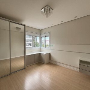 Apartamento com 72m², 2 dormitórios, 2 vagas, no bairro Pio X em Caxias do Sul para Alugar