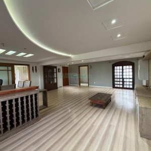 Casa com 250m², 3 dormitórios, 2 vagas, no bairro Cinqüentenário em Caxias do Sul para Alugar