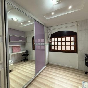 Casa com 250m², 3 dormitórios, 2 vagas, no bairro Cinqüentenário em Caxias do Sul para Alugar