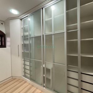 Casa com 250m², 3 dormitórios, 2 vagas, no bairro Cinqüentenário em Caxias do Sul para Alugar