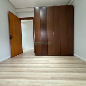 Casa com 250m², 3 dormitórios, 2 vagas, no bairro Cinqüentenário em Caxias do Sul para Alugar