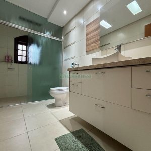 Casa com 250m², 3 dormitórios, 2 vagas, no bairro Cinqüentenário em Caxias do Sul para Alugar