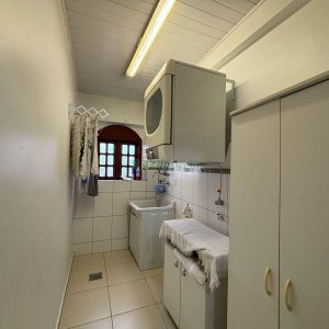 Casa com 250m², 3 dormitórios, 2 vagas, no bairro Cinqüentenário em Caxias do Sul para Alugar