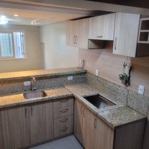 Sobrado com 104m², 3 dormitórios, 2 vagas, no bairro Santa Lúcia em Caxias do Sul para Comprar