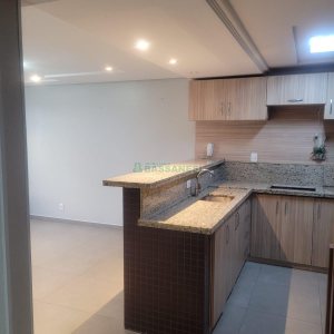 Sobrado com 104m², 3 dormitórios, 2 vagas, no bairro Santa Lúcia em Caxias do Sul para Comprar