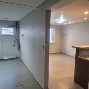 Sobrado com 104m², 3 dormitórios, 2 vagas, no bairro Santa Lúcia em Caxias do Sul para Comprar