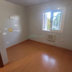 Sobrado com 104m², 3 dormitórios, 2 vagas, no bairro Santa Lúcia em Caxias do Sul para Comprar
