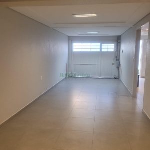 Sobrado com 104m², 3 dormitórios, 2 vagas, no bairro Santa Lúcia em Caxias do Sul para Comprar