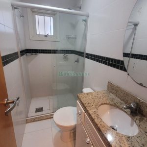 Sobrado com 104m², 3 dormitórios, 2 vagas, no bairro Santa Lúcia em Caxias do Sul para Comprar