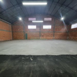 Pavilhão com 800m², no bairro Desvio Rizzo em Caxias do Sul para Alugar