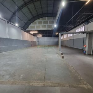 Pavilhão com 570m², no bairro Desvio Rizzo em Caxias do Sul para Alugar