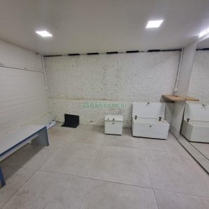 Pavilhão com 570m², no bairro Desvio Rizzo em Caxias do Sul para Alugar