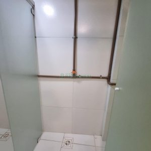 Pavilhão com 570m², no bairro Desvio Rizzo em Caxias do Sul para Alugar
