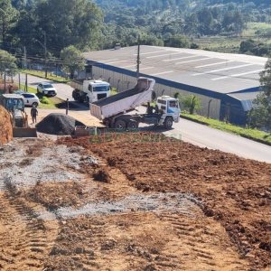 Terreno com 5455m², no bairro Maestra em Caxias do Sul para Comprar
