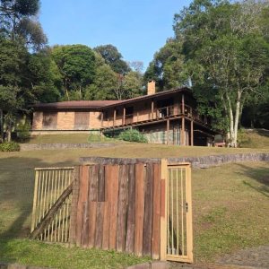 Casa com 300m², 3 dormitórios, 2 vagas, no bairro Linha 40 em Caxias do Sul para Comprar