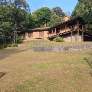 Casa com 300m², 3 dormitórios, 2 vagas, no bairro Linha 40 em Caxias do Sul para Comprar