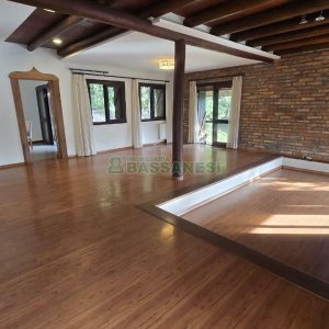 Casa com 300m², 3 dormitórios, 2 vagas, no bairro Linha 40 em Caxias do Sul para Comprar