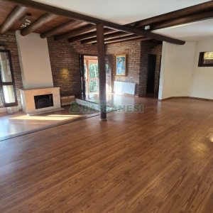 Casa com 300m², 3 dormitórios, 2 vagas, no bairro Linha 40 em Caxias do Sul para Comprar