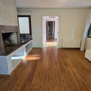 Casa com 300m², 3 dormitórios, 2 vagas, no bairro Linha 40 em Caxias do Sul para Comprar