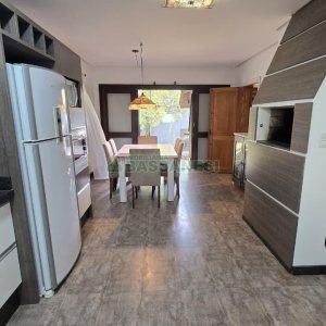 Casa com 300m², 3 dormitórios, 2 vagas, no bairro Linha 40 em Caxias do Sul para Comprar