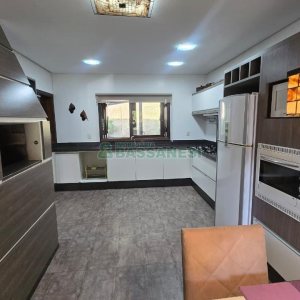 Casa com 300m², 3 dormitórios, 2 vagas, no bairro Linha 40 em Caxias do Sul para Comprar