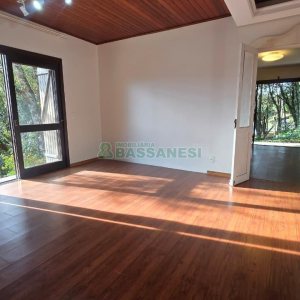 Casa com 300m², 3 dormitórios, 2 vagas, no bairro Linha 40 em Caxias do Sul para Comprar