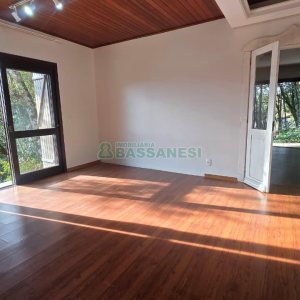 Casa com 300m², 3 dormitórios, 2 vagas, no bairro Linha 40 em Caxias do Sul para Comprar