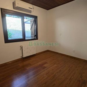 Casa com 300m², 3 dormitórios, 2 vagas, no bairro Linha 40 em Caxias do Sul para Comprar
