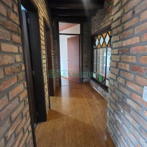 Casa com 300m², 3 dormitórios, 2 vagas, no bairro Linha 40 em Caxias do Sul para Comprar