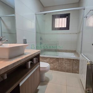 Casa com 300m², 3 dormitórios, 2 vagas, no bairro Linha 40 em Caxias do Sul para Comprar