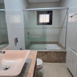 Casa com 300m², 3 dormitórios, 2 vagas, no bairro Linha 40 em Caxias do Sul para Comprar