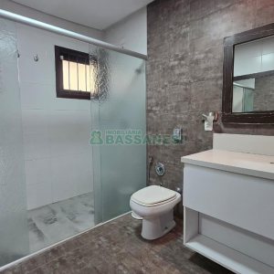 Casa com 300m², 3 dormitórios, 2 vagas, no bairro Linha 40 em Caxias do Sul para Comprar