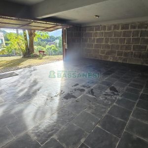 Casa com 300m², 3 dormitórios, 2 vagas, no bairro Linha 40 em Caxias do Sul para Comprar