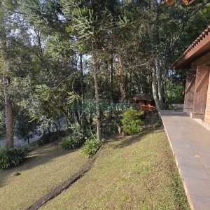 Casa com 300m², 3 dormitórios, 2 vagas, no bairro Linha 40 em Caxias do Sul para Comprar