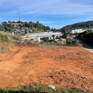 Terreno com 5814m², no bairro Maestra em Caxias do Sul para Comprar