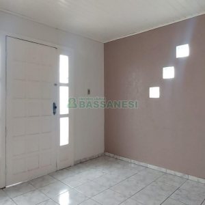 Casa com 54m², 3 dormitórios, 1 vaga, no bairro São Cristóvão em Caxias do Sul para Alugar