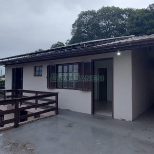 Casa com 54m², 3 dormitórios, 1 vaga, no bairro São Cristóvão em Caxias do Sul para Alugar
