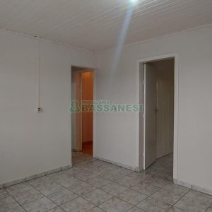 Casa com 54m², 3 dormitórios, 1 vaga, no bairro São Cristóvão em Caxias do Sul para Alugar