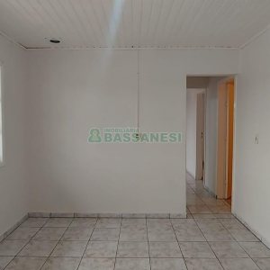 Casa com 54m², 3 dormitórios, 1 vaga, no bairro São Cristóvão em Caxias do Sul para Alugar